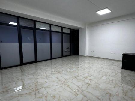 ZYRE ME QERA 230 M2 SELVIA