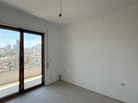 1+1 empty apartment for rent for living or office near the Train Station