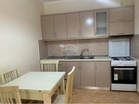 Apartament - Për Qira - Rruga Him Kolli, Tiranë