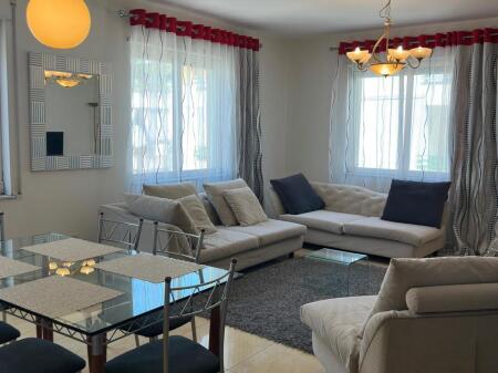For rent 2 + 1 + 2 bathrooms + parking space included near the Zoo!