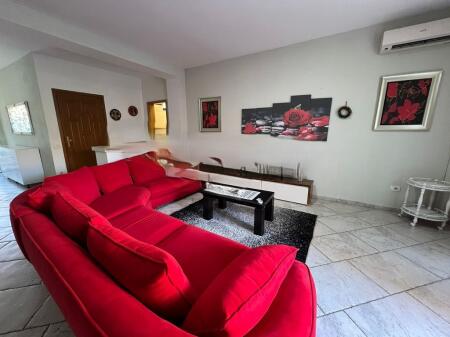 APARTAMENT 2+1+2+POST PARKIMI PER QIRA SHKOLLA E KUQE