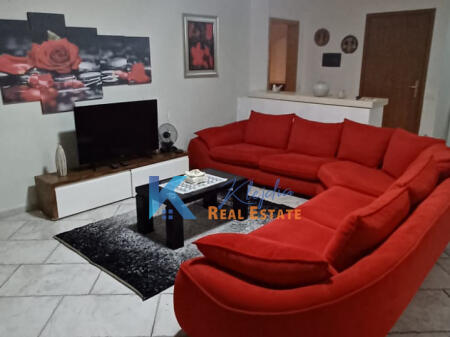 2+1 for rent on Qemal Stafa Street, near the Red School