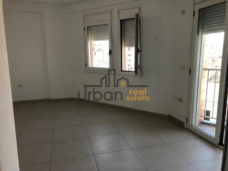 In vendita, Appartamento 1+1, Vicino alla Nuova Maternità, Tirana -  | 75 m²