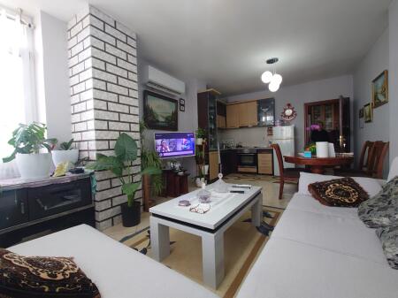 Shitet apartament 2+1+2 ne shëtitoren Pogradecit Pogradec