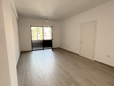 Zyre Me Qera 2+1 Tek Fusha e Aviacionit (ID BZ2625) Tirane