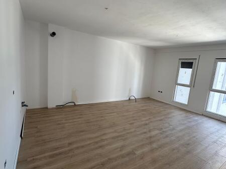 Apartment 1+1 for sale in Kamez