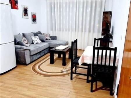 Jepet Me Qera Apartament 2+1+1 Ballkon