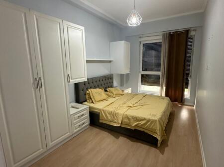 Shitet apartament 1+1 tek 21 Dhjetori, Kompleksi Magnet