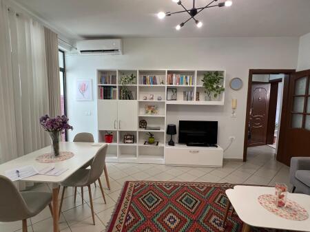 Apartament 2+1 me qera prane Kompleksit Delijorgji