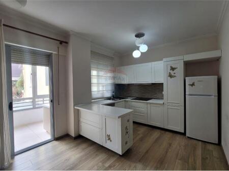 Apartament 2+1 për qira tek Liqeni i Thate