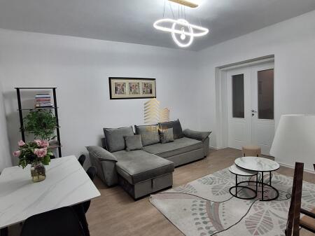 Qira, Apartament 1+1+blk+kuzhine e vecuar, Rr e Barrikadave