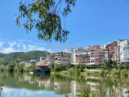 Commercial space for rent on the ground floor by the main road Lake i Thate.