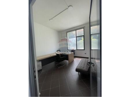 Office space for rent in Komuna e Parisit