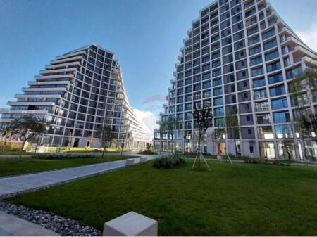 Dyqan 75 m2 për qira te Lake View!