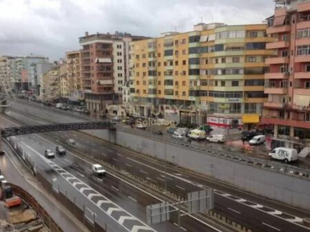 Ambient Biznesi me Qira 2 Kate prane Komunes se Parisit