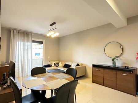 Luxury 1+1 apartment for rent at the beginning of Myslym Shyri.