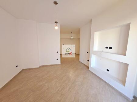 SHITET SUPER APARTAMENT 2+1+2 PRANE PALLATIT TE SPORTIT