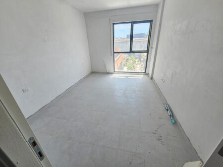 Ufficio in Affitto 2+1 presso il Complesso ASL 2 (ID BZ2628) Tirana.
