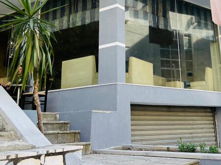 Business premises for rent at the Paris Commune overpass!!!