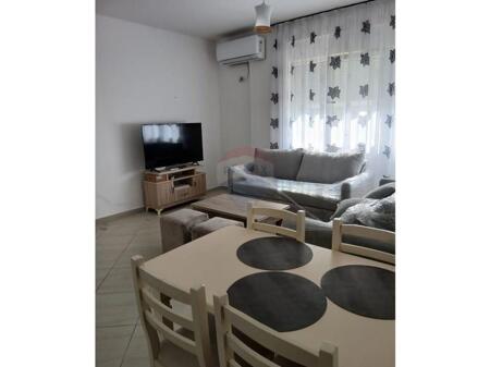 Apartament 2+1, Liqeni i Thate