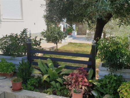Ingresso 3+1+2+giardino+parcheggio in affitto a Sauk, via Osmet