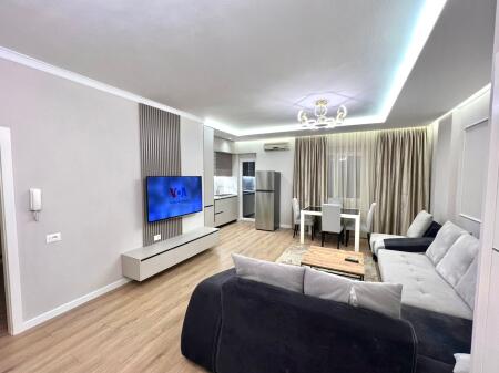 In Affitto: Appartamento 2+1 con Balcone || 📍Kodra e Diellit (Inizio) – 70m² || €620/mese – 2º Piano