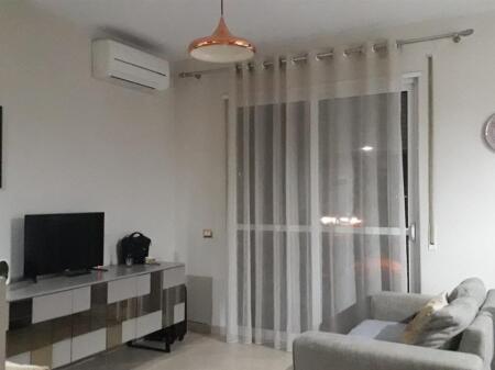 Shitet apartament 1+1 tek materniteti ri