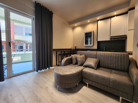In Affitto: Appartamento 1+1 con Balcone | Lago Artificiale, Prima Linea Palazzo Swan | Prima Volta in Affitto | 600€/Mese