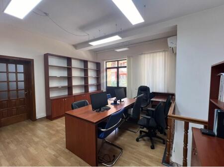 OBJECT FOR OFFICES IN THE PARIS COMMUNITY