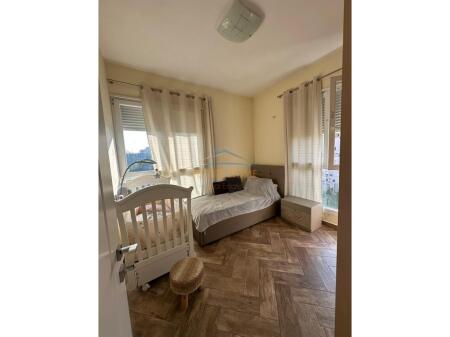 Shitet, Apartament 2+1+2, Rruga e Kavajës