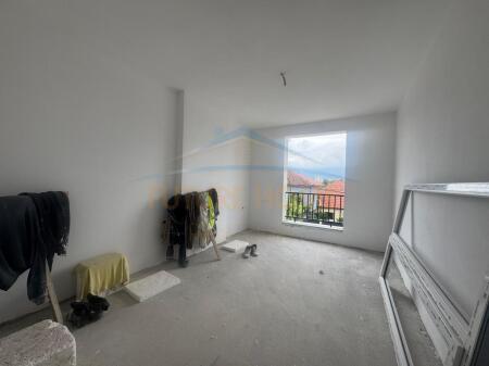 Shitet, Apartament 2+1, Kamez, Tiranë.