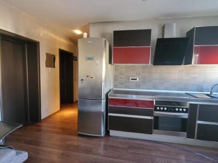 Një apartament 2+1 jepet me qera tek rruga Hoxha Tahsim.