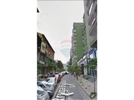 Shop for sale in Bllok on Brigada VIII Street!