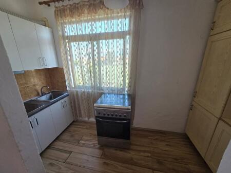APARTMENT 1+1. ISH QYTETI I NXENESVE. PRANE SHKOLLES KARL GEGA