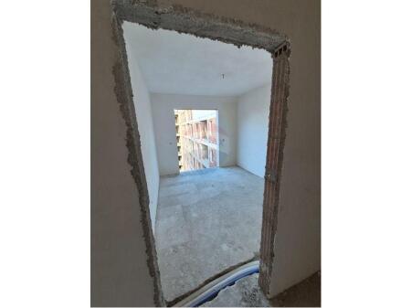 Shitet: apartament 3+1+2 me 2 poste parkimi.