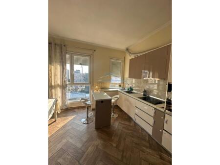 Shitet, Apartament 2+1+2, Rruga e Kavajës