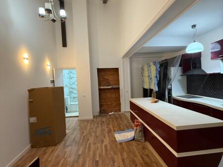 At Albi Market, an apartment is for rent.