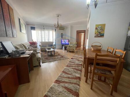 Qera, Apartament 3+1+2, Xhamia e Tabakëve, Tiranë.