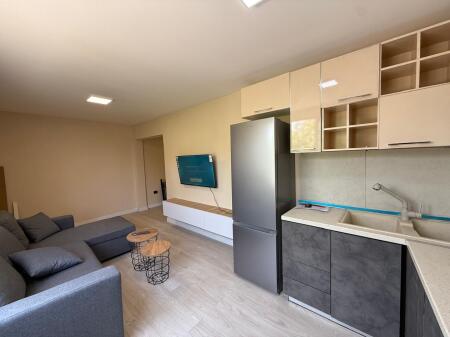 Shtëpi private një katëshe për qira në Selitë