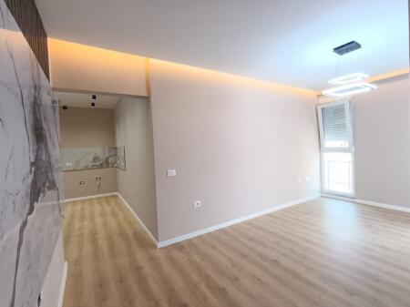 2+1 Apartment for Sale - Pazari i Ri, near Optika Roma