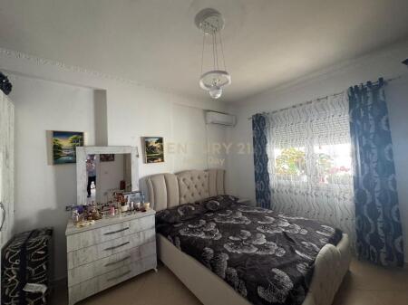Shitet apartament 1+1 zona Ish-URT qe mund te pershtatet ne 2+1.