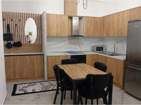 Apartament 1+1 me post parkimi me qira ne qender tek rruga Tefta Tashko.