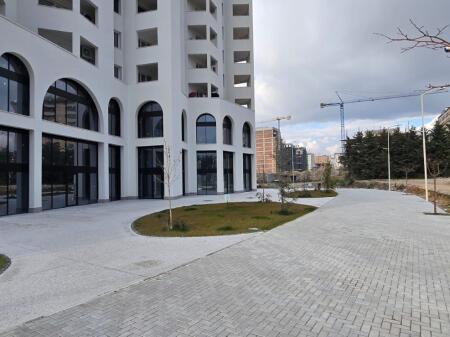 JEPET ME QERA AMBJENT BIZNESI 127M2 ASTIR