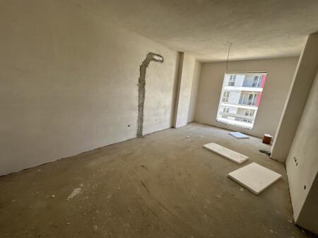 Shitet apartament 2+1+2+post parkimi tek Univers City