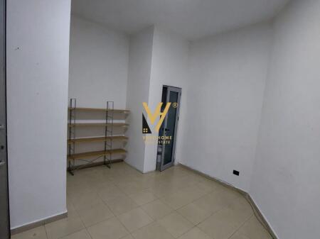 FOR SALE SHOP 21.5 M2 IN CENTER, RR.BARDHOK BIBA