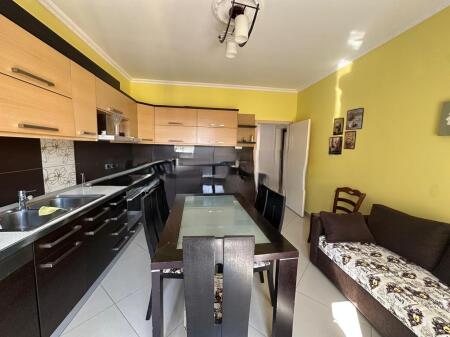 APARTAMENT 3+1+2+ POST PARKIMI PER QIRA NE ASTIR!
