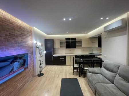 Apartament 2+1, Rruga Petronini Luarasi, Shkolla e Baletit