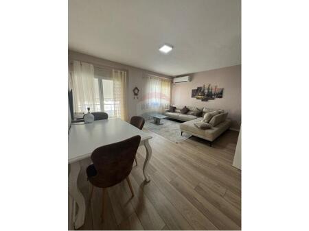 APARTAMENT 2+1 PER QIRA NE ZONEN E FRESKUT
