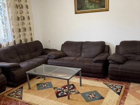 Parking Post | Dedicated Entrance for Rent – 1+1 Apartment in Unaza e Re, Tirana!