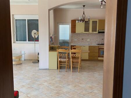 Durres, a 5-story building is for rent, 1,000 m² (industrial market)